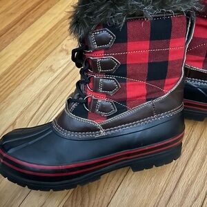 Natural Reflections Red and Black Plaid Winter Boots NWOT size 9
